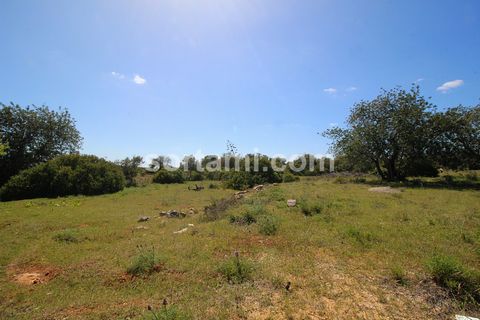 Plot of land with 14000 m2 in an industrial area. Ideal for building a warehouse, it also has a patio. Very well located, close to the access to the A22 and the N125. The village of Boliqueime, initially appeared in a place further south, currently c...