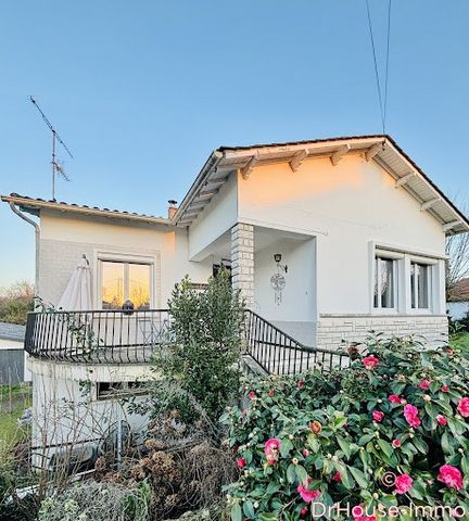 Come and discover this beautiful house completely renovated. Located in a quiet area, close to amenities, you will be seduced by its ideal location! With a beautiful bright living room with its equipped kitchen and its south-facing living room, you w...