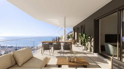 Lucas Fox presents this first floor apartment in the new build development, Idilia Senses. It is a property built with the best quality finishes, in a privileged location in Malaga, next to the sea. Upon entering the apartment, we find a living-dinin...
