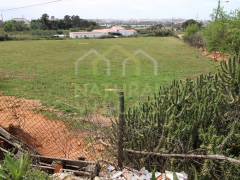 Discover Serenity and Natural Beauty on this Land near Torre de Natal. Explore tranquility and natural beauty on this rustic land, with a total land area of 6,480m2. Nestled between countryside and city, it offers breathtaking views of Faro city. Thi...