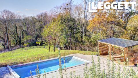 A28906CEL64 - This splendid contemporary villa is in a delightful hillside setting, just minutes away from Salies-de-Béarn and its famous thermal spas - and not far from the pretty riverside towns of Navarrenx and Sauveterre-de-Béarn. Atlantic beach ...