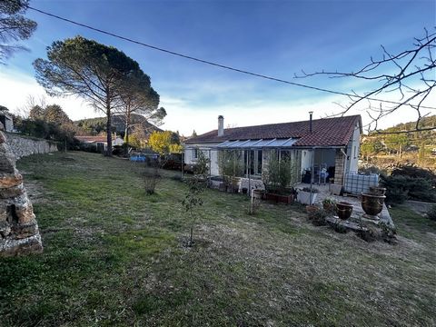 Located in the town of Anduze, on the heights offering a superb view. Villa from 1977, on a wooded plot of almost 2300 m2. It is composed as follows: On the ground floor, a large garage, part of which has been converted into an apartment with a bathr...