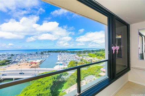 Must see!!! Fantastic panoramic View of Ocean , Ala Moana Park, Magic Island, Harbor, Stunning Sun Set from bedroom and living room. Location, location! Welcome to the luxury Yacht Harbor Towers. It is located across Ala Moana Shopping Center and Bea...