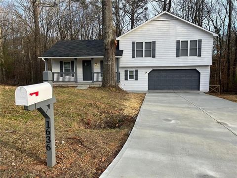 Beautiful completely RENOVATED property in a nice Auburn GA subdivision. Desirable 3 bed/2 bath split level floor plan with fireplace. New kitchen and cabinets with a beautiful granite countertop, brand new appliances, brand new vinyl flooring throug...