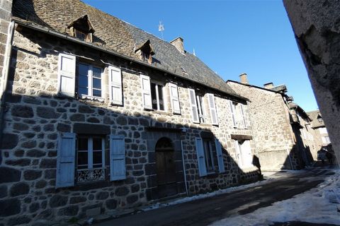 Aurillac, 15 kms (Cère valley) beautiful 1800 stone master house to renovate currently comprising: 3 type 2 apartments, and 3 studios. PVC double glazing. Cellars. 3 closed garages. Quiet and residential area. Didier Izac: This announcement is brough...