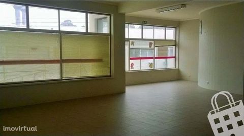 Store with the area of 150 m2; has a private parking lot.