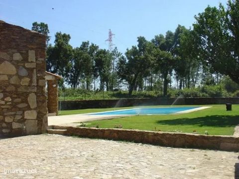 Land with 1600m2, all walled. Housing type T5, with housing area of 650 m2, with housing 6 suites and an apartment T1. It is situated 3 kms from the A28, 7 minutes from the beach (Ancora/Moledo/Caminha), 10 mts from Viana do Castelo and 30 mts from V...