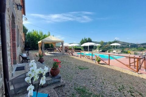 Casa de vacaciones en Castiglion Fiorentino para un máximo de 9 personas (8+1) con piscina propia en posición panorámica, barbacoa, horno de pizza, plazas de aparcamiento