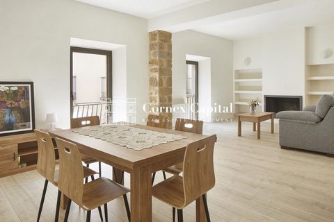 Beautiful stone house dating from 1770 completely renovated in the historic centre of Corçà. The house has been modernised while maintaining its traditional architectural elements such as the vaulted stone ceilings on the ground floor, the stone lint...