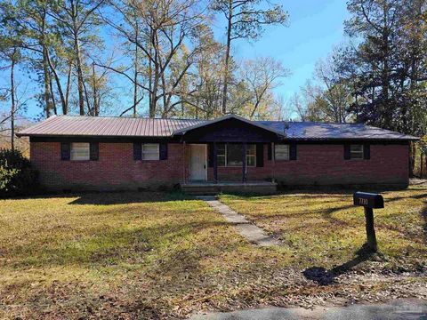 ATTENTION INVESTORS!! This brick home has 3 bedrooms and 2 bathrooms and sits on half an acre of land. Home has lots of potential - the bedrooms are great sizes. The family room opens to the dining room and kitchen which is great for entertaining. Wi...