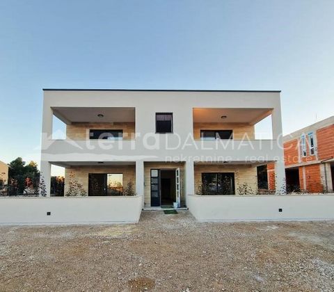 A two-bedroom apartment with a garden in a newly built residential building is being sold in the Vodice. It is located on the ground floor of a smaller apartment building with only four residential units. The building is situated in a peaceful locati...