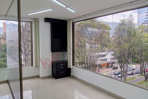 This interesting property located in the sector where the passport office on Calle Cien operates, has multiple access routes by vehicular, or by public transport. On the sixth floor, exterior, illuminated, with large spaces separated by glass partiti...
