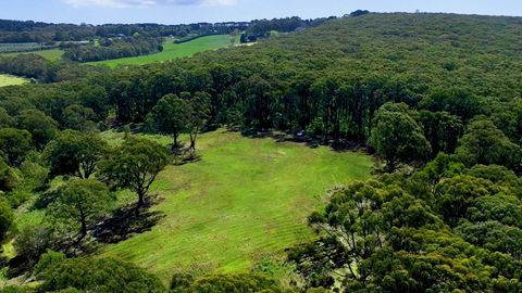 Tauchen Sie ein in das Paradies: Ein erstklassiges Anwesen in Flinders Flinders, ein Kronjuwel an der Küste der Mornington-Halbinsel, verfügt über begehrten Landbesitz. Unter ihnen sticht 2 Barkers Road als wahres Blue-Chip-Juwel hervor, ein Paradies...
