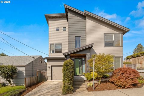 Prepare to be dazzled by this gorgeous, modern 2264 sq ft corner lot home in the Overlook neighborhood. Built in 2013 and purchased by its current owner in 2014, it was designed for low maintenance living, featuring sustainable green features, qualit...