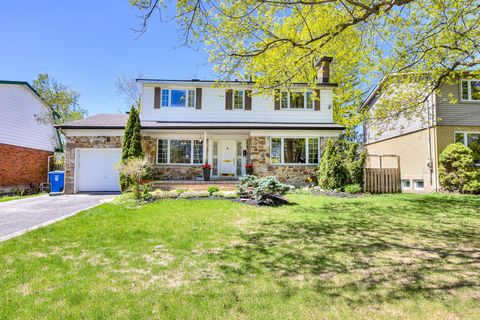 SPACIOUS SUNFILLED SINGLE FAMILY HOME located on quiet cul-de-sac in coveted Pointe-Claire south. Featuring 5+1 bedrooms,3 bathrooms, Open Concept living/dining, large windows,fireplace, updated kitchen offers exceptional living space. Two terrasses ...