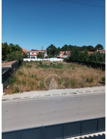Urban land with 800m2 in Azeitão. The land has an approved project for a 4 bedroom detached villa 230 m2 with swimming pool and garage. Paid license. Don't miss this opportunity. Book your visit now. NOTE! The information provided, as well as the are...