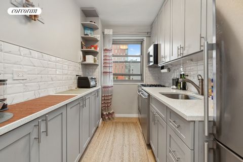 Welcome to 195 Adams St #11, F, a tranquil retreat in the heart of Brooklyn's vibrant landscape. Boasting 675 square feet of elegant living space, this one-bedroom gem offers a serene escape from the bustling city while providing unparalleled conveni...
