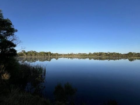 Premium Blue Ribbon Property and Blue Ribbon Location. Truly one of the best 210 acres that i have had on offer and also in an unbeatable location. features 2 huge lakes, lots of grazing area, dual road frontage located only 2kms off the M31 Hume Mot...