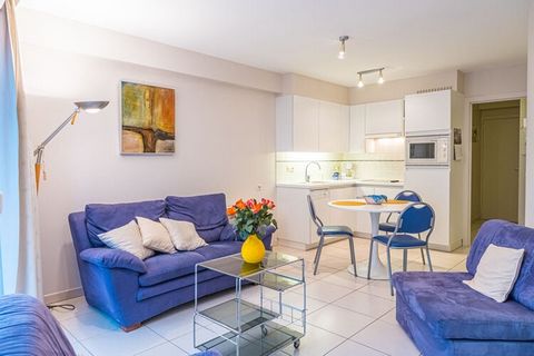 Flat located on the 4th floor and equipped with 1 bedroom (with double bed).  Furthermore, there is a pleasant living room (sofa bed for 2 persons), a nice terrace with side sea view, an open equipped kitchen and a bathroom with shower and toilet. Ce...