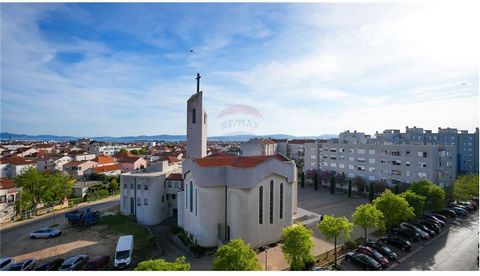 Location: Zadarska županija, Zadar, Smiljevac. FOR SALE - THE beautiful apartment with sea views in Zadar. This apartment of 75.47m2 is located in a top location and will delight you with its sea views as well as the space that provides a true sense ...