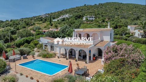 Located in Estoi. Nestled in a private and calm location, this charming south-facing 3-bedroom villa perched on a hilltop offers breathtaking panoramic views of the sea and countryside which can be seen from living/dining room and all the bedrooms. T...