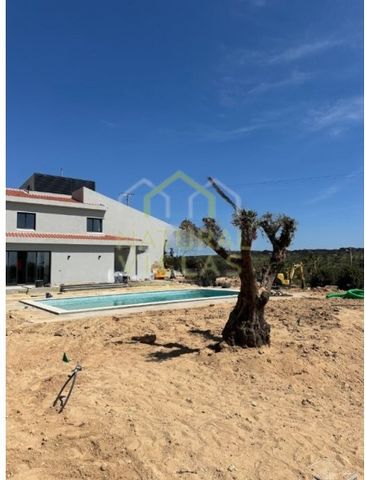 Detached villa under renovation for a modern style, offering all the current security and comfort amenities. With 7 bedrooms, a private pool, and panoramic views, this property is perfect for those seeking a luxurious lifestyle. This stunning villa, ...