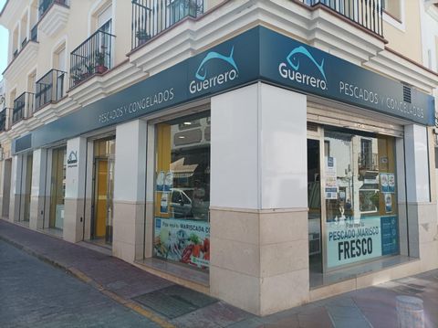 Commercial premises in Nerja, 107 m², with great profitability, located in one of the most central areas of the town, 500 meters from the Balcón de Europa. The property is located on the main street of Nerja, one of the busiest and most central areas...