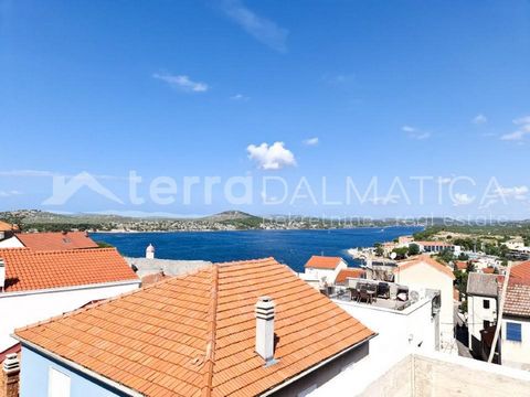 Penthouse for sale with a roof terrace in a luxury new building in Šibenik. The new facility leans on the Health Center. It is located not far from the city center, and is only 200 m away from the sea. The building will be made of high quality materi...