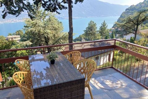 Charming, small villa in Limone/Bassanega with beautiful views of Lake Garda. Tennis courts 100 m away. Free WiFi