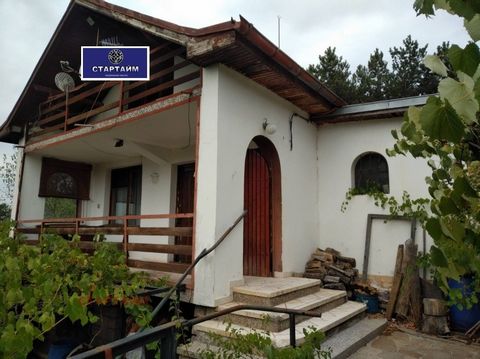 Villa 1 km from the center of the village of Podgumer. Access by dirt road 800 m. The house has a built-up area of 65 sq.m, with a yard of 640 sq.m. In good condition. Terraced yard. Distribution: 1st floor: tavern; II floor: living room and kitchen,...