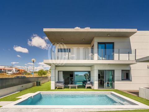 Contemporary 5-bedroom villa with 246 sqm of gross construction area, set on a spacious plot of 426 sqm. This exceptional residence stands out for its high-quality construction, including an anti-seismic system and a high standard of energy efficienc...