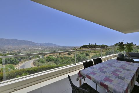A new three bedroom contemporary corner apartment with breathtaking views of the mountains , countryside, golf and sea. Located in La Cala Golf where you will find three championship golf courses , golf academy with a driving range , Spa hotel and a ...