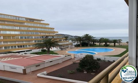 SANTA MARGARITA: Het appartement is verdeeld in een woonkamer, een keuken, een slaapkamer met en-suite badkamer en een terras met zijdelings uitzicht op het strand en de boulevard. De oppervlakte van het appartement bedraagt ​​circa 28m2, het is gele...