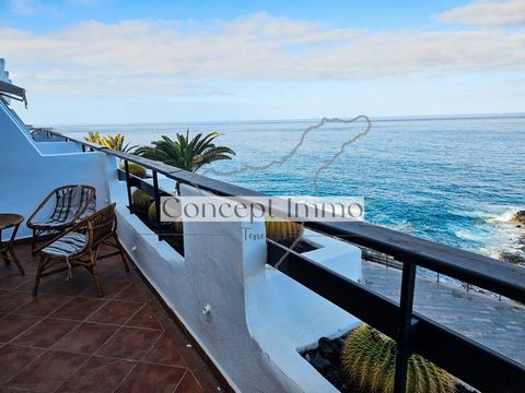 LINIA FRONTU DO MORZA - wspaniały apartament z fantastycznym widokiem na morze w doskonałej lokalizacji w Costa Adeje! Ten cichy i zadbany apartament jest w pełni umeblowany i gotowy do zamieszkania od zaraz. Znajduje się nad brzegiem morza, w absolu...
