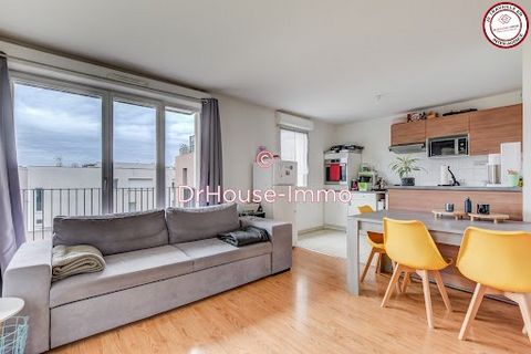 TOULOUSE BORDEROUGE - Ideally located a stone's throw from the metro and close to all amenities, I invite you to discover this beautiful 3-room apartment of 63 m² and its large south-facing terrace. Nestled on the 2nd floor (with elevator) of a secur...