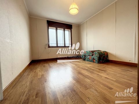 For sale an apartment F3 of 55m2, close to the city center of BELFORT and seen on the citadel. This apartment consists of 2 bedrooms, a living room/living room, a separate kitchen, a bathroom, a sanitary, a cellar and an attic. Work to be planned. Id...