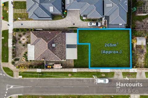 Positioned in one of Thomastown's most desirable pockets is this parcel of land measuring a total of 268m2 (approx). Preliminary plans have been put together which involve the construction of a sizeable, 4 bedrooms townhouse which includes 2 baths, 2...