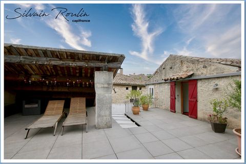 Découvrez cette charmante maison ancienne de 190 m² idéalement située en plein centre-ville de Saint-Paul-Trois-Châteaux. Cette demeure authentique et pleine de caractère offre un cadre de vie exceptionnel alliant confort moderne et charme d'antan. S...