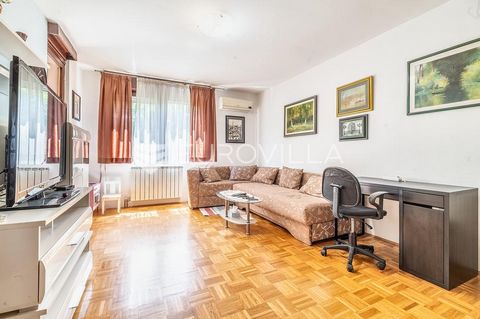 Dubrava-Poljanice, a comfortable three-room apartment with a balcony of 75m2 for rent. It is located on the third floor of a residential building without an elevator and consists of: open space dining room and kitchen, smaller bedroom, large living r...