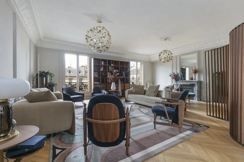 Fully refurbished 259.70m² (2,795 sq ft) apartment on the fourth floor of a luxuriously renovated Haussmannian building. Featuring an entrance hall, a living room, a dining room with an open kitchen, 4 bedrooms, two of which have their own bath or sh...