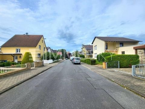 ** Erstbezug ** Die Wohnung im Dachgeschoss erstreckt sich auf 104,87 m² Wohnfläche und bietet Ihnen ein ideales Zuhause für Ihre Singles, Paare oder kleine Familien. Die 3 Zimmerwohnung verfügt über zwei großzügige Schlafzimmer mit Zugang zur Dachte...