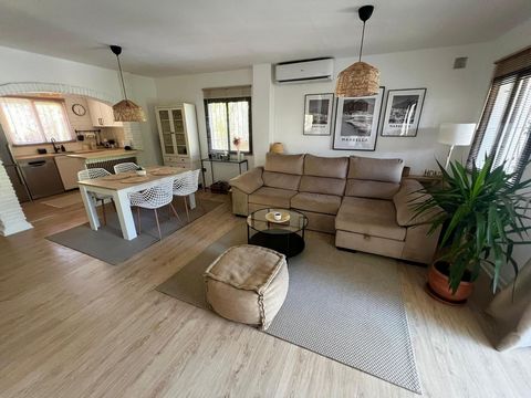 Town House for sale in , Mijas Costa with 2 bedrooms, 2 bathrooms, 1 on suite bathroom, 1 toilet and with orientation south, with communal swimming pool and communal garden. Regarding property dimensions, it has 103 m2 built, 160 m2 plot and 45 m2 te...