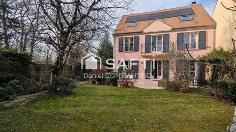 Je vous invite à venir découvrir cette maison, idéale pour une famille en quête d'espace et de volume. Édifiée en 1991, elle offre environ 210 m² habitables et 297 m² au sol et ce sur une parcelle close de 575 m². Profitant d'un calme incroyable, san...