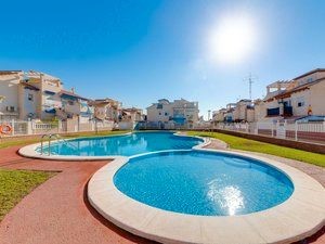 Charming ground floor corner bungalow in Playa Flamenca, Orihuela Costa This attractive low corner bungalow is an exceptional opportunity in a quiet residential area of Playa Flamenca, Orihuela Costa. Just 4 minutes by car from the well-known La Zeni...