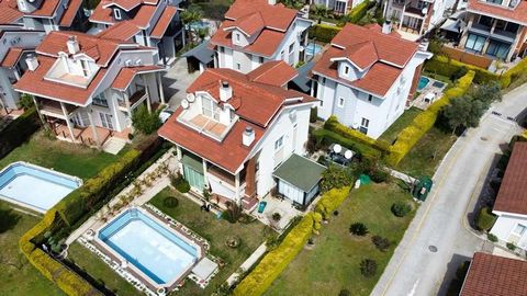 VILLA DE LUXE AVEC PISCINE PRIVÉE DANS UN ANGLE À VENDRE DANS LE QUARTIER DE FETHIYE YANIKLAR SITE OASIS   20.500.000 TL – Copropriété – Meublé   Une opportunité de vie privilégiée dans la nature, à proximité de la mer, structure de haute sécurité et...