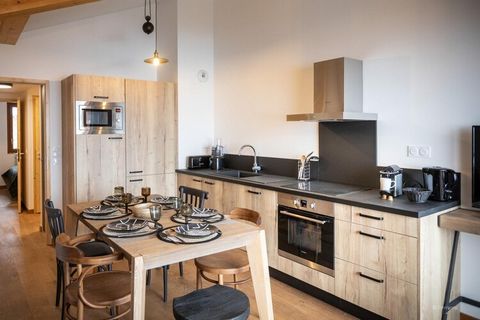 Questo dinamico resort per famiglie si trova nel cuore della Savoia, a soli 40 minuti da Albertville. Situato a un'altitudine di 1650 metri sul vasto altopiano di Beaufortain, questo resort è rinomato per la sua eccezionale copertura nevosa, grazie a...