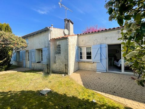 Dpt Charente Maritime (17), à vendre LES MATHES maison T3 - Deux chambres - Garage - Terrain de 450m²