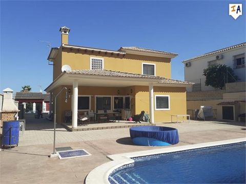 This Villa sits in a nice urbanisation within a 5 minute drive to the centre of Puente Genil. This Villa has the high end luxury finish that is expected of a villa of this size and within this location having 4 large bedrooms and 2 bathrooms. Outside...