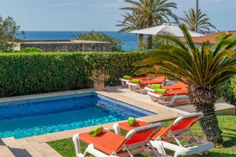 Prachtige villa met privé zwembad bij de zee en het strand van Cala Anguila, in Portocristo. Geschikt voor 6 personen. De buitenkant van dit huis nodigt uit om volop te genieten van het mooie weer. Het huis heeft een privé chloorzwembad van 9 x 4 met...