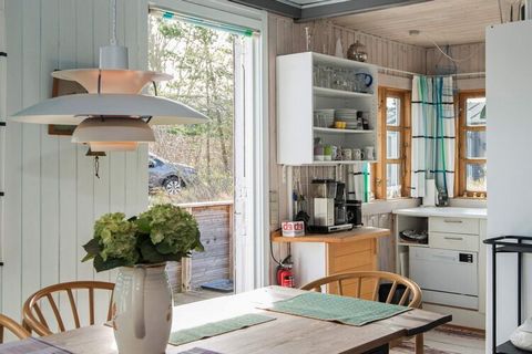 Holiday home located by one of Denmark's best beaches and close to Grenå city. The house is furnished with entrance hall and kitchen in connection with cozy living room, where there is direct access to the terrace. There is a heat pump for both heati...